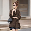 Áo khoác trench da lộn nữ dáng dài vừa mùa thu phong cách retro thắt eo tôn dáng
