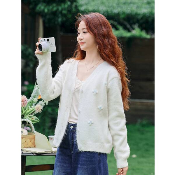 Áo khoác len cardigan nữ dệt kim cổ V đính hoa nổi cho mùa thu...